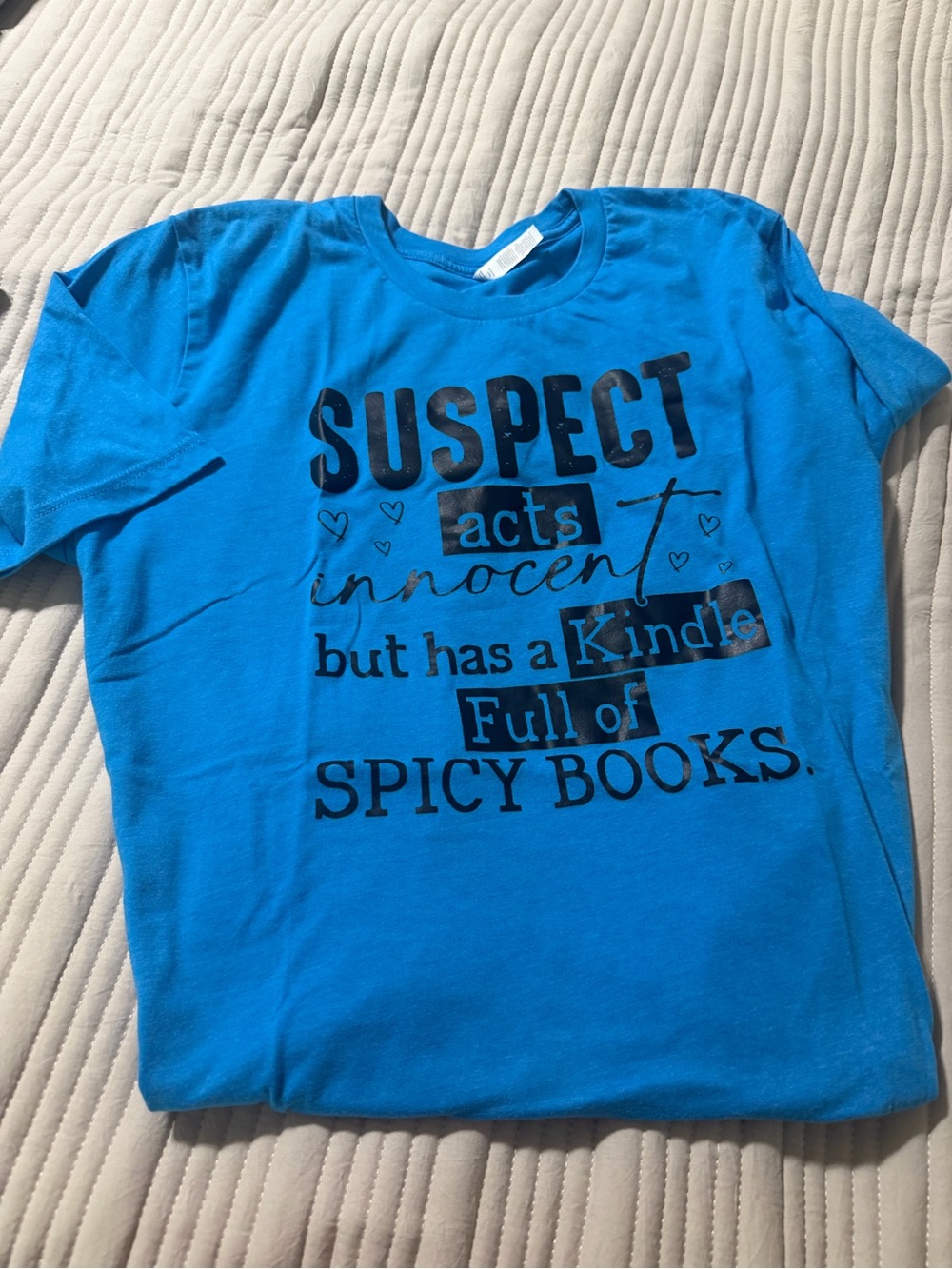 Graphic Tee "Suspect Acts Innocent" in Neon Blue